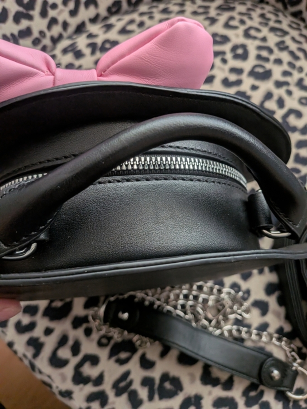 Monster High Skullette figural crossbody bag, likely from Hot Topic, Pink Bow - Picture 7 of 11